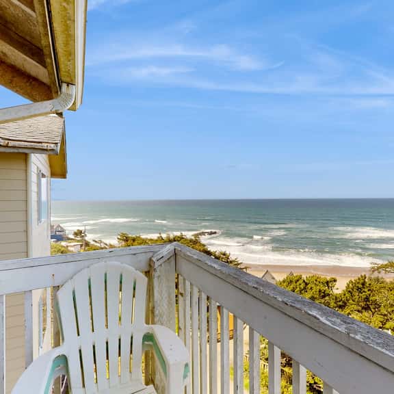 Dog Friendly Studio with Superb Ocean Views and Nearby Beach Access - Image 1