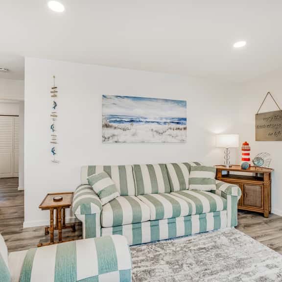 Oceanfront dog friendly home with sunny deck ocean view and washer dryer - Image 1