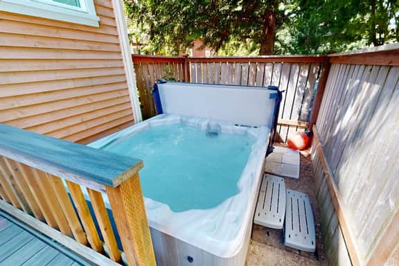 Bella Beach Home with private hot tub walk to beach park and cafe