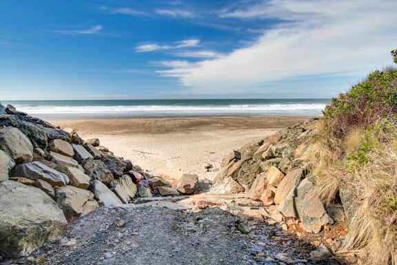 Fun and Unforgettable Beach House Dog friendly with a Great Location