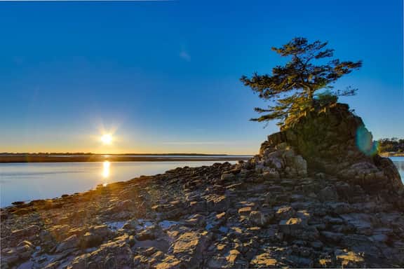 Comfortable Condo with Peek A Boo Ocean Views and Immediate Beach Access