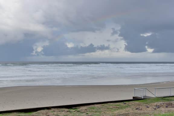 Comfortable Condo with Peek A Boo Ocean Views and Immediate Beach Access