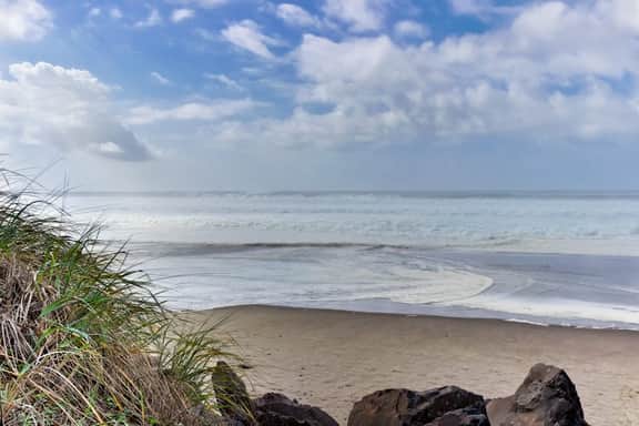 Comfortable Condo with Peek A Boo Ocean Views and Immediate Beach Access