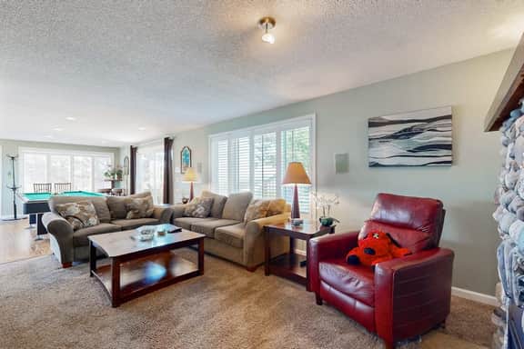 Eclectic home with amazing 360 degree view deck private hot tub and game room