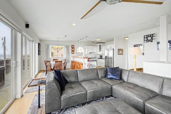 Luxury home with hot tub overlooking the beach and game room