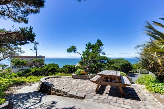 Cozy Ocean-View Condo Near Beach & Coastal Events