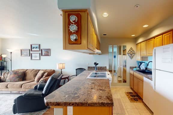 Historic Taft District condo with dazzling bay views fireplace and washer dryer