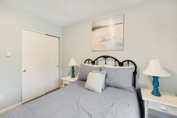 Spacious House with Partial Ocean Views Quiet Location and Two Living Rooms