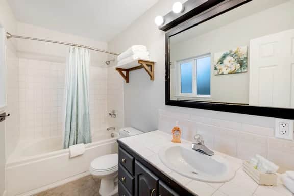Spacious House with Partial Ocean Views Quiet Location and Two Living Rooms