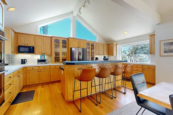 Idyllic Cape retreat with ocean views and private hot tub walk to state beach