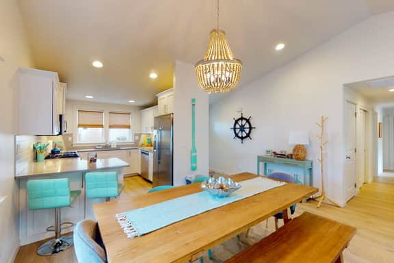 Dog friendly home near the ocean with private patio, fireplace & central AC - Image 2