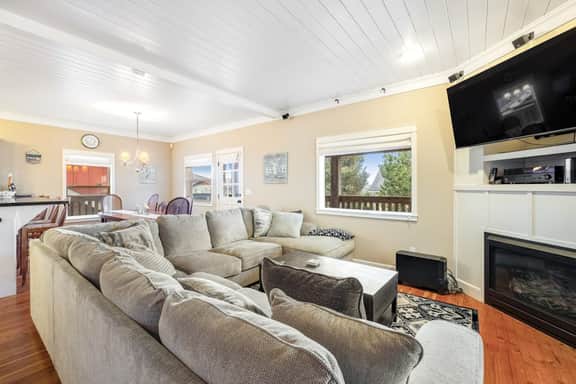 Family Home with Game Room WiFi Fireplace Private Hot Tub Walk to Beach - Image 2