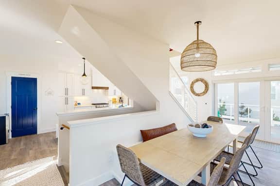Beautiful family friendly home with private hot tub walk to beach shared pool