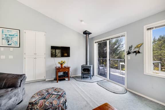 Serene home with entertainment full kitchen and easy beach access