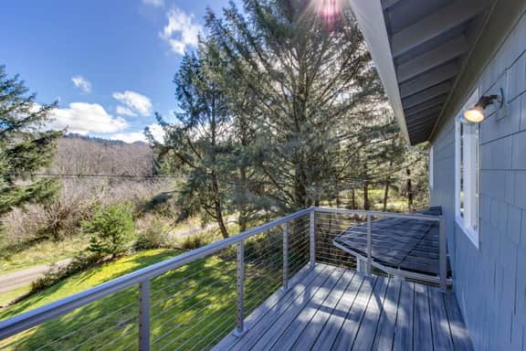 Serene home with entertainment full kitchen and easy beach access - Image 2
