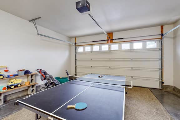 Comfortable home close to beach with deck and game room close to town