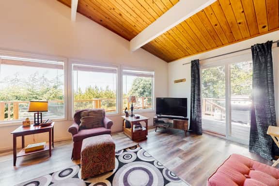 Family Friendly Home with Hot Tub Ocean View and Entertainment Near Beach - Image 3
