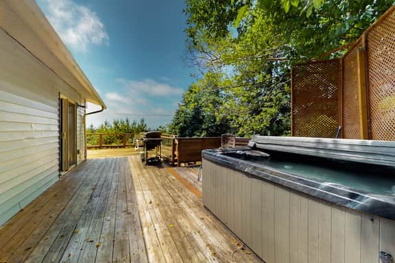 Family Friendly Home with Hot Tub Ocean View and Entertainment Near Beach - Image 2