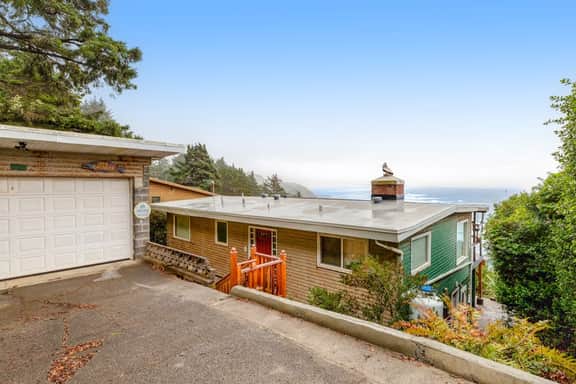 Two story beach house with an ocean view furnished deck and washer dryer - Image 5