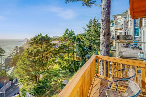 Perfect oceanside getaway with magnificent ocean views and beach nearby - Image 2