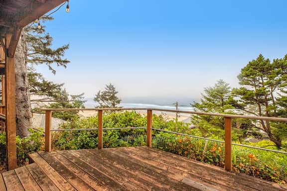 Cozy house with WiFi sweeping ocean views and nearby beach access