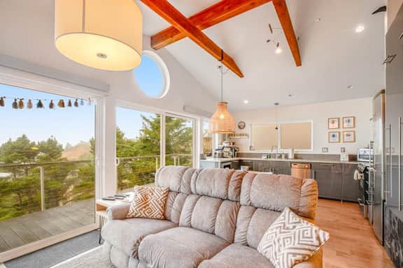Cozy house with WiFi sweeping ocean views and nearby beach access