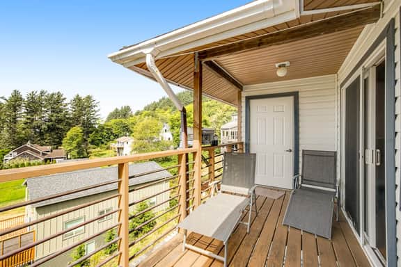 Welcoming Condo with Ocean Views and Private Hot Tub Short Walk to the Beach