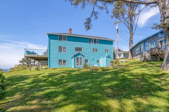 Oceanview Group Getaway in Prime Beachside Location