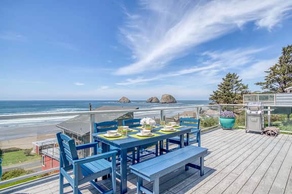 Oceanview Group Getaway in Prime Beachside Location - Image 2