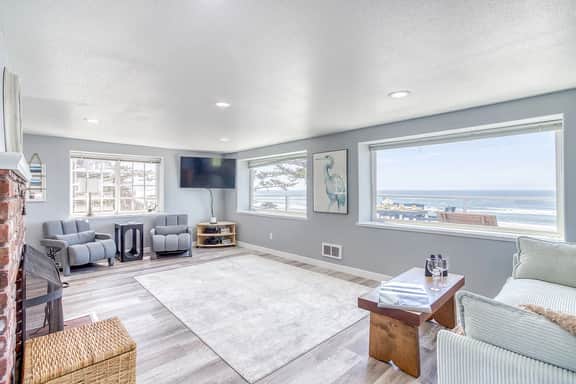 Oceanview Group Getaway in Prime Beachside Location - Image 3