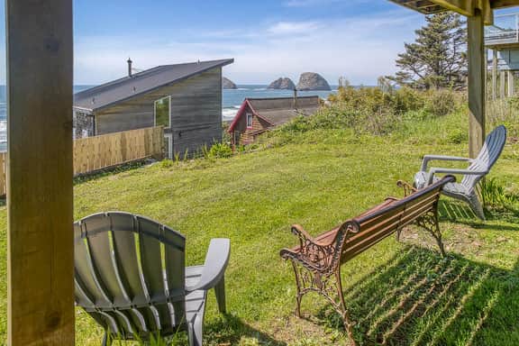 Oceanview Group Getaway in Prime Beachside Location - Image 4