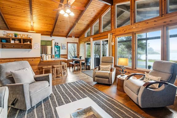 Rustic waterfront woodland lodge with impressive lake views from patio