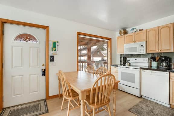 Comfortable home with a private game room blocks from the beach - Image 4