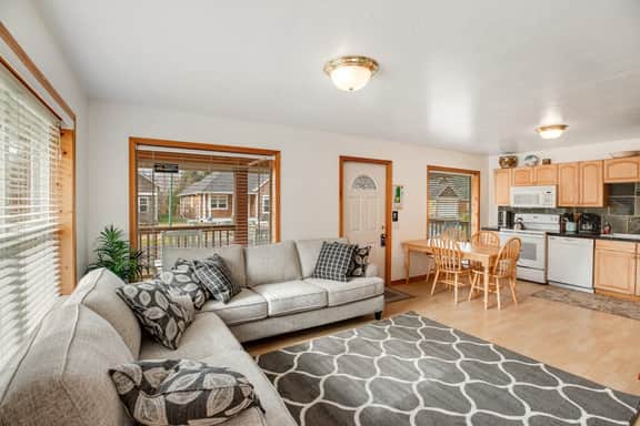 Comfortable home with a private game room blocks from the beach - Image 2