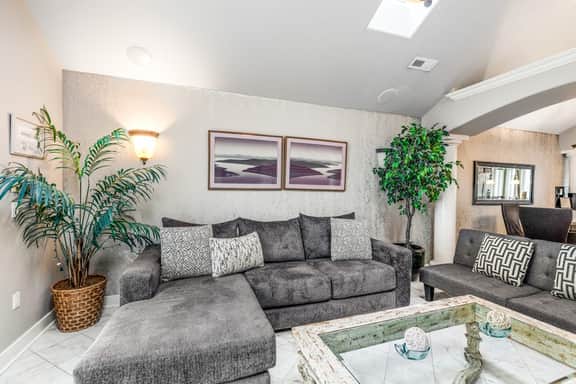 Oceanfront townhome with amazing views decks beach access and updated kitchen - Image 5