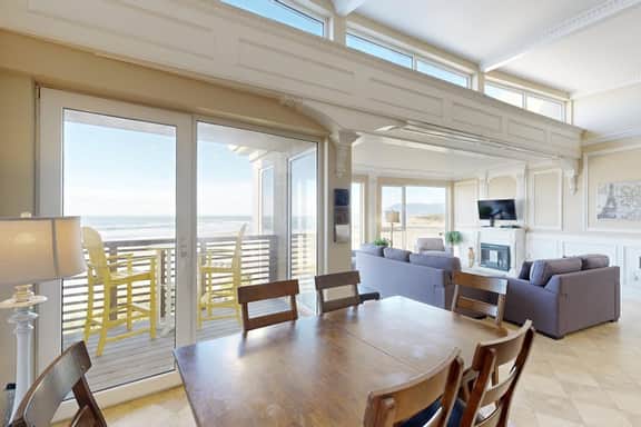 Gorgeous oceanfront condo with great views and beach access