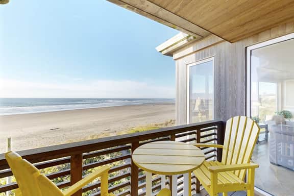 Gorgeous oceanfront condo with great views and beach access - Image 2