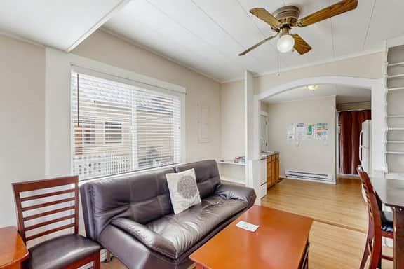 Charming Dog Friendly Home Close to Shops and Restaurants Minutes to Beach