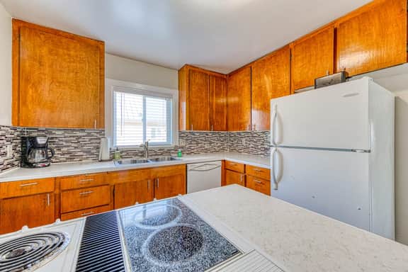 Seven Cozy Cottages Minutes to Beach and Downtown Dogs Welcome