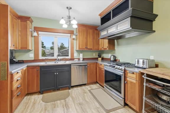 A Craftsman style gem, hot tub, close to ocean