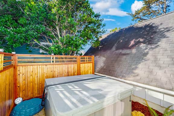 Family friendly home close to ocean private hot tub fireplace and WIFI