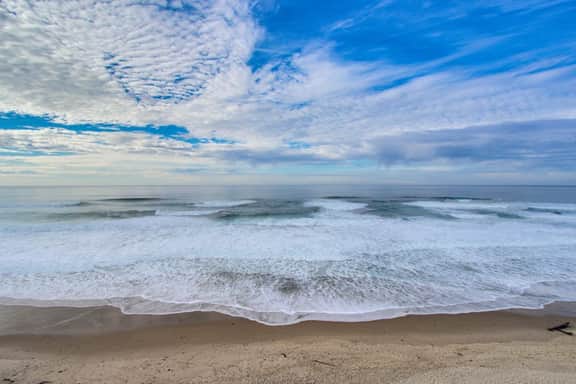 Family friendly home close to ocean private hot tub fireplace and WIFI
