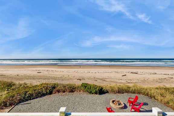 Oceanfront home with a washer dryer and beach access - Image 3