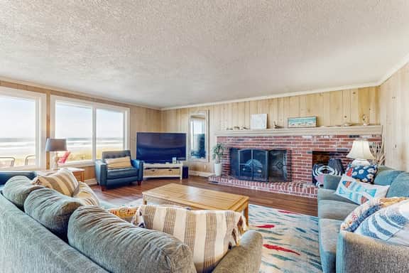 Oceanfront home with a washer dryer and beach access - Image 4