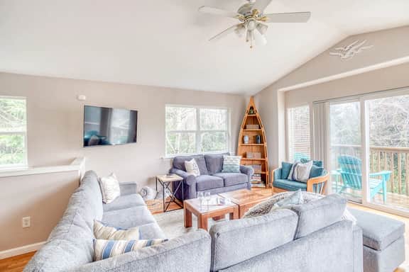 Bright home near beach with fast WiFi fireplace and washer dryer