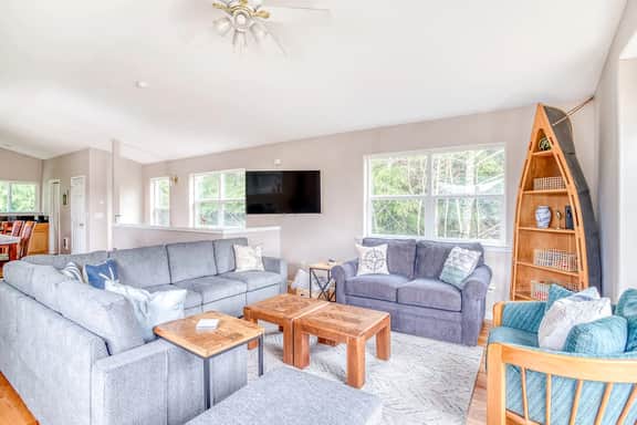 Bright home near beach with fast WiFi fireplace and washer dryer