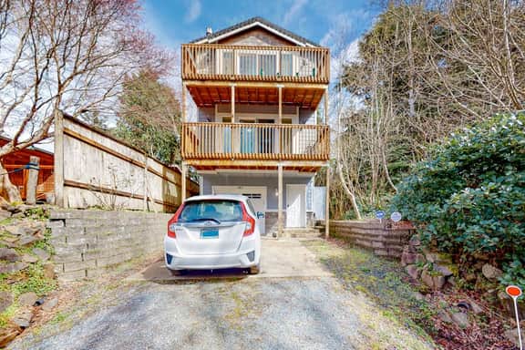 Bright home near beach with fast WiFi fireplace and washer dryer - Image 3