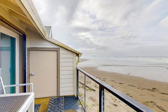 Rock Creek Inn condo on beach with ocean view balcony walk to shops and dining - Image 3
