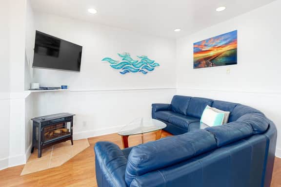 Huge dog friendly castle with ocean view decks 5 minutes to the beach - Image 3