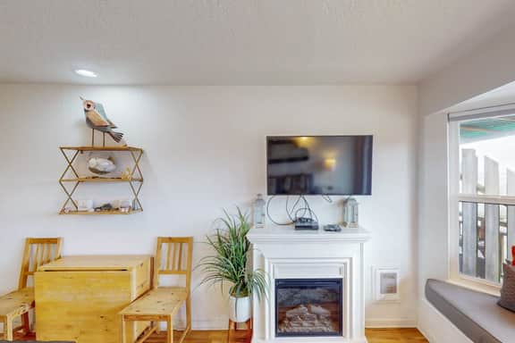 Oceanfront 2nd floor condo with ocean views balcony and seasonal beach access - Image 5